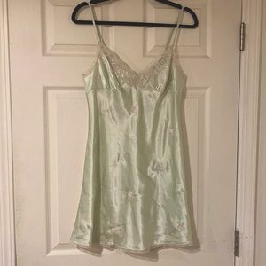 Trendy slip dress in a pretty mint green with pink flowers